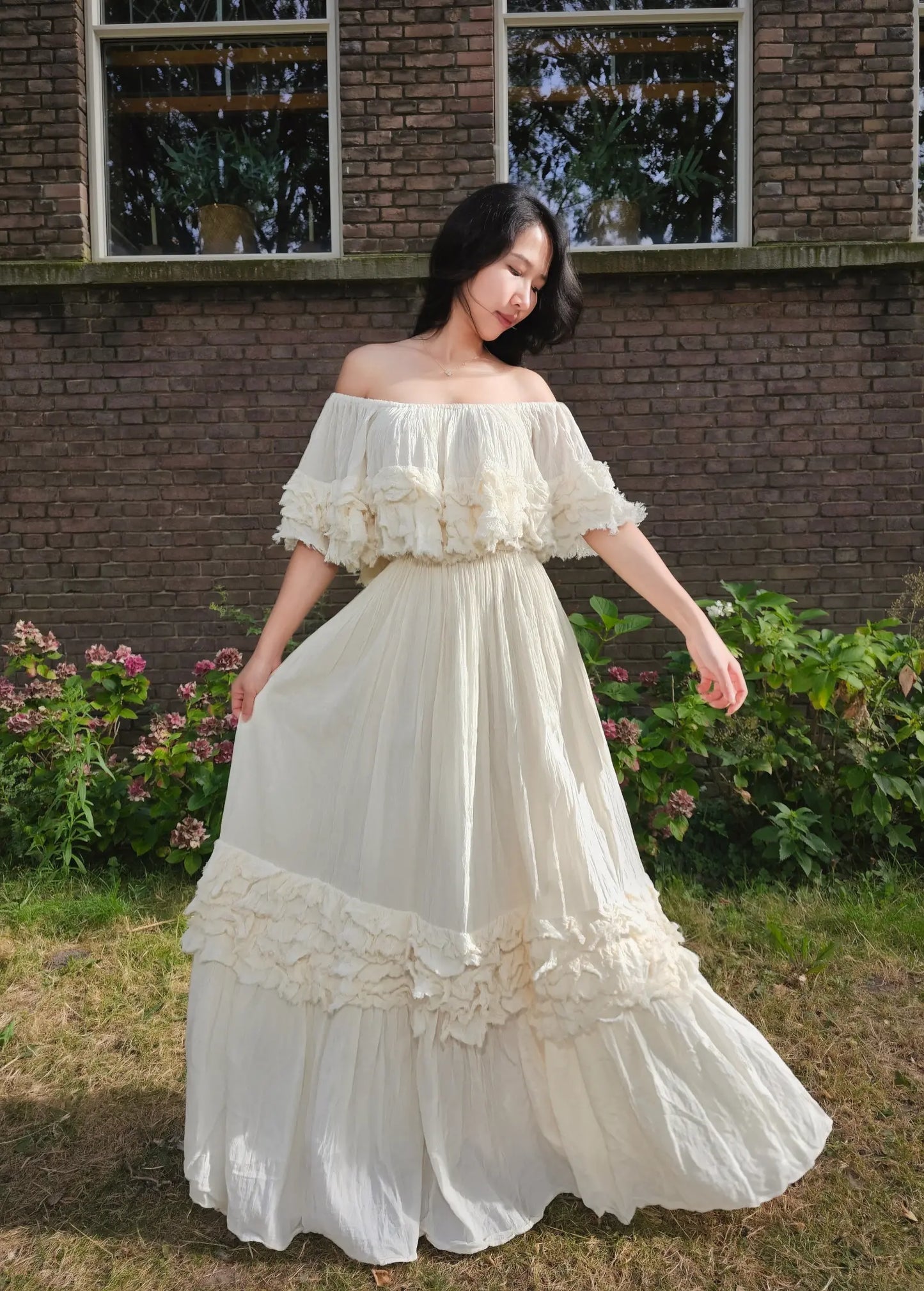 Minimalist Off-Shoulder Maxi Dress