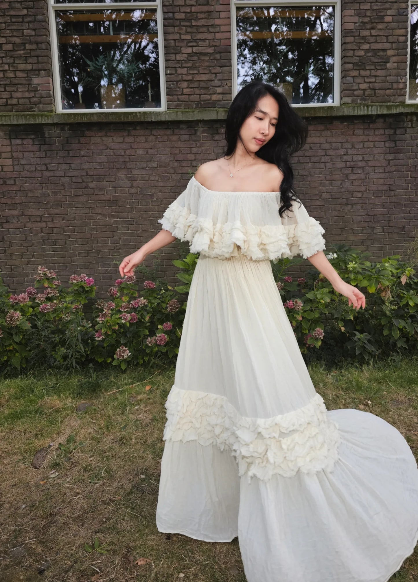 Minimalist Off-Shoulder Maxi Dress